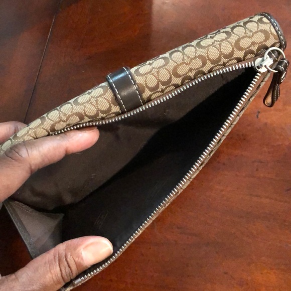 COACH Signature C’s in Excellent Used Condition (EUC) Long Wallet - Picture 9 of 16